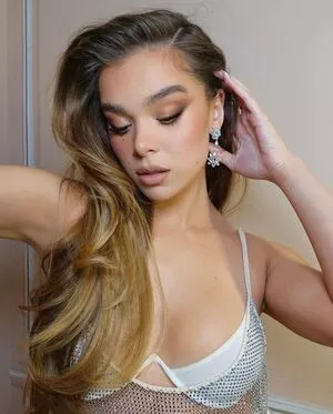 Hailee Steinfeld OnlyFans Leaked Free Thumbnail Picture - #SXvLDlYyju