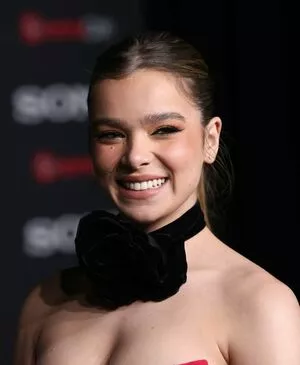 Hailee Steinfeld OnlyFans Leaked Free Thumbnail Picture - #SpLy8FsaVw