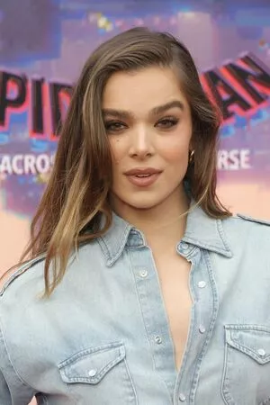 Hailee Steinfeld OnlyFans Leaked Free Thumbnail Picture - #StsfbqmDdS