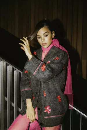 Hailee Steinfeld OnlyFans Leaked Free Thumbnail Picture - #TBgrNFK6iC