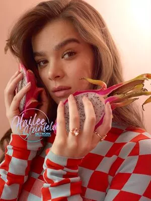 Hailee Steinfeld OnlyFans Leaked Free Thumbnail Picture - #TqSymlFS5F