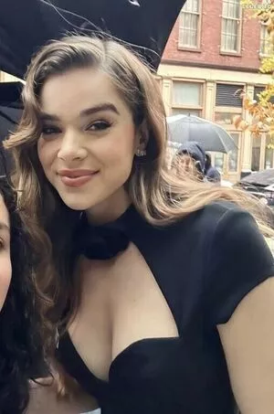 Hailee Steinfeld OnlyFans Leaked Free Thumbnail Picture - #TwvSW2Kg9D
