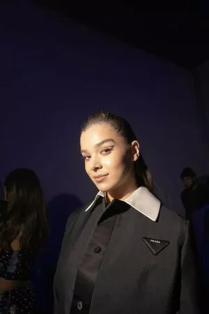 Hailee Steinfeld OnlyFans Leaked Free Thumbnail Picture - #U4OwqeVute