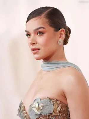 Hailee Steinfeld OnlyFans Leaked Free Thumbnail Picture - #UtESNtiDEe