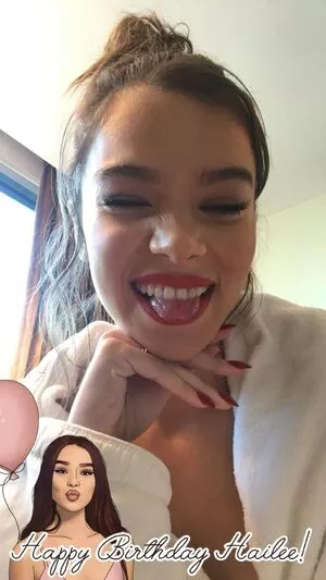 Hailee Steinfeld OnlyFans Leaked Free Thumbnail Picture - #VRmDpTwrht