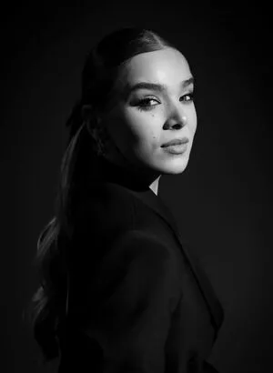 Hailee Steinfeld OnlyFans Leaked Free Thumbnail Picture - #Vh53Mpk9xf