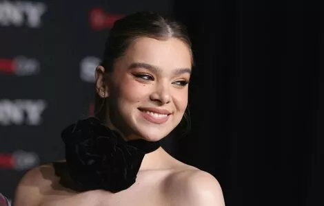 Hailee Steinfeld OnlyFans Leaked Free Thumbnail Picture - #WiFLWTqSqY