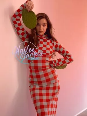 Hailee Steinfeld OnlyFans Leaked Free Thumbnail Picture - #Xqfck23SsX