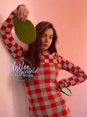 Hailee Steinfeld OnlyFans Leaked Free Thumbnail Picture - #Yv77V5Rxcg