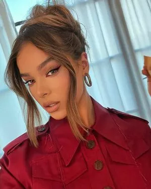 Hailee Steinfeld OnlyFans Leaked Free Thumbnail Picture - #ZlJZel98kH