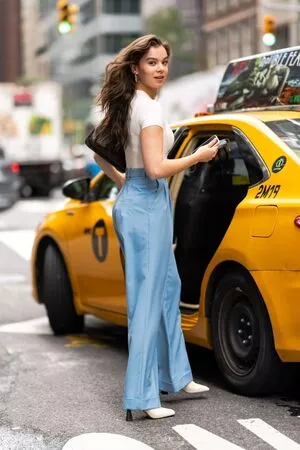Hailee Steinfeld OnlyFans Leaked Free Thumbnail Picture - #ZwuDANTWrS