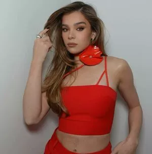 Hailee Steinfeld OnlyFans Leaked Free Thumbnail Picture - #ZzxNm9eyjB