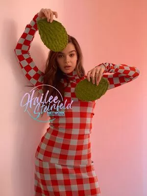 Hailee Steinfeld OnlyFans Leaked Free Thumbnail Picture - #bB1cusMfmH