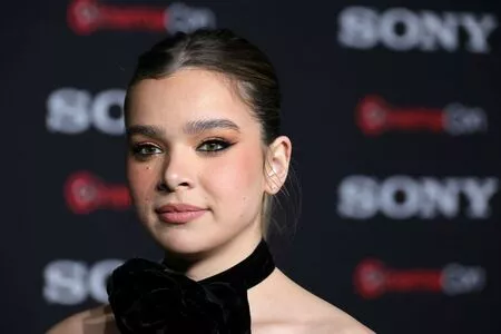 Hailee Steinfeld OnlyFans Leaked Free Thumbnail Picture - #bcgd4RRjmd