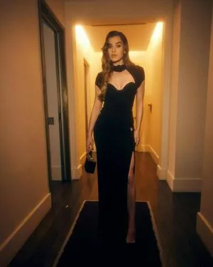 Hailee Steinfeld OnlyFans Leaked Free Thumbnail Picture - #bnIXncXhnt
