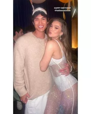 Hailee Steinfeld OnlyFans Leaked Free Thumbnail Picture - #bsF2f1sql3
