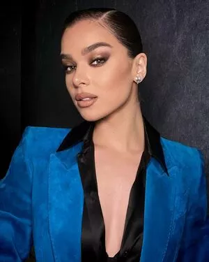 Hailee Steinfeld OnlyFans Leaked Free Thumbnail Picture - #c56A3NEwy0