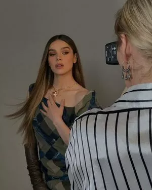 Hailee Steinfeld OnlyFans Leaked Free Thumbnail Picture - #cMqidtaxJu