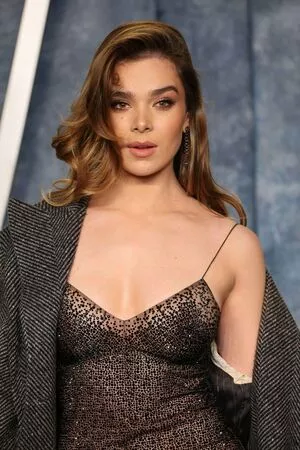 Hailee Steinfeld OnlyFans Leaked Free Thumbnail Picture - #cfbszzW49j