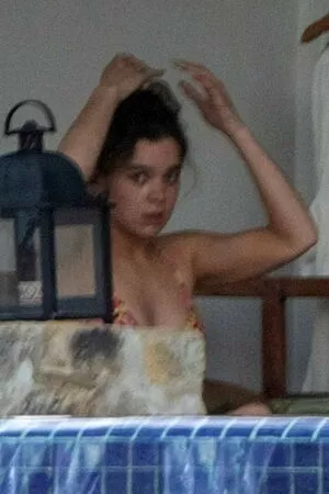 Hailee Steinfeld OnlyFans Leaked Free Thumbnail Picture - #ctbIIpeLIe