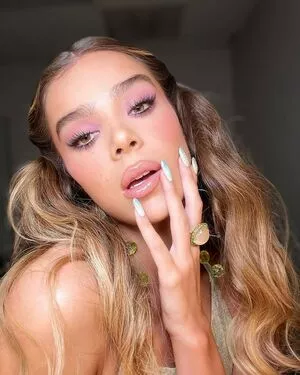 Hailee Steinfeld OnlyFans Leaked Free Thumbnail Picture - #dISYNwTOjl