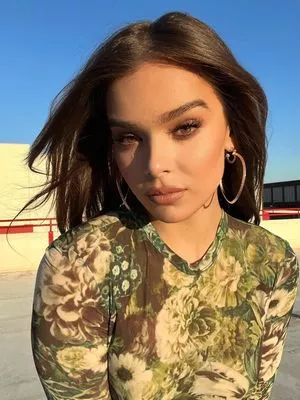 Hailee Steinfeld OnlyFans Leaked Free Thumbnail Picture - #e0Atw4dJWU