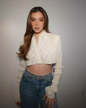 Hailee Steinfeld OnlyFans Leaked Free Thumbnail Picture - #e14tUF9TKU