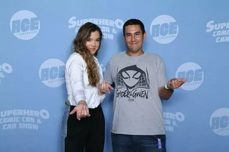 Hailee Steinfeld OnlyFans Leaked Free Thumbnail Picture - #engyco741V