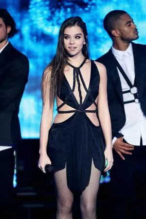 Hailee Steinfeld OnlyFans Leaked Free Thumbnail Picture - #ensh4m5OCE