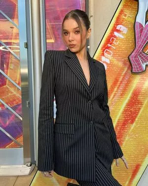 Hailee Steinfeld OnlyFans Leaked Free Thumbnail Picture - #f3QNDLFEa6