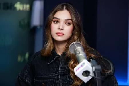 Hailee Steinfeld OnlyFans Leaked Free Thumbnail Picture - #fBAUlIB4rQ