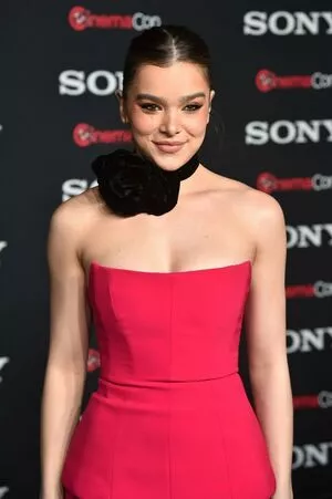 Hailee Steinfeld OnlyFans Leaked Free Thumbnail Picture - #fi1guoi7ok