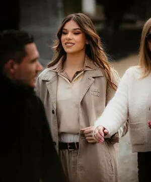 Hailee Steinfeld OnlyFans Leaked Free Thumbnail Picture - #filt4iLwyM