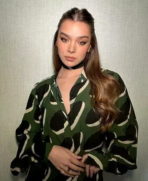 Hailee Steinfeld OnlyFans Leaked Free Thumbnail Picture - #fwMzF2CYbI