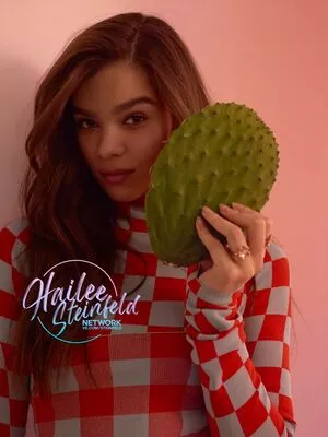 Hailee Steinfeld OnlyFans Leaked Free Thumbnail Picture - #gIwGd083Wm