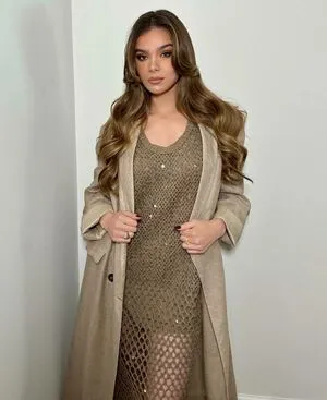 Hailee Steinfeld OnlyFans Leaked Free Thumbnail Picture - #ggqVdp0M06