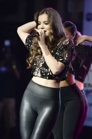 Hailee Steinfeld OnlyFans Leaked Free Thumbnail Picture - #giyS6TwoC7