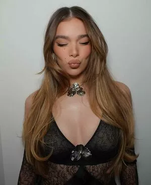 Hailee Steinfeld OnlyFans Leaked Free Thumbnail Picture - #gqhZ5JozS3