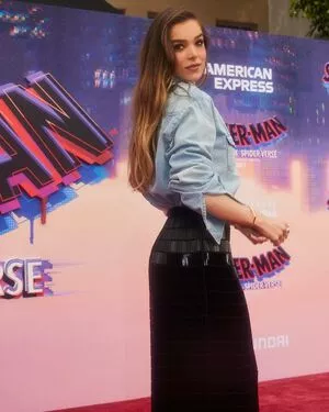 Hailee Steinfeld OnlyFans Leaked Free Thumbnail Picture - #hZHeZ72Bap