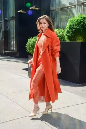 Hailee Steinfeld OnlyFans Leaked Free Thumbnail Picture - #hn42Wezd44