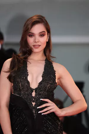Hailee Steinfeld OnlyFans Leaked Free Thumbnail Picture - #i4qPM4HpFy