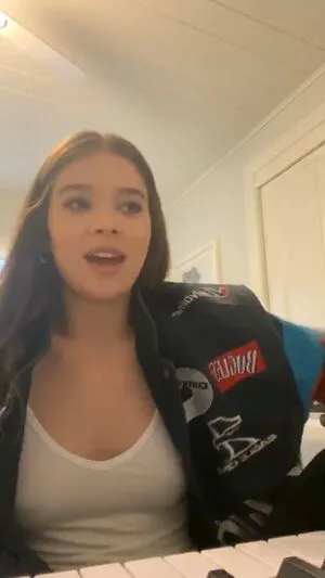 Hailee Steinfeld OnlyFans Leaked Free Thumbnail Picture - #iBecKG9bsI