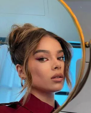 Hailee Steinfeld OnlyFans Leaked Free Thumbnail Picture - #jFS5jrFC4M