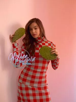 Hailee Steinfeld OnlyFans Leaked Free Thumbnail Picture - #jIDbeQob3n