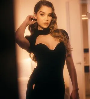Hailee Steinfeld OnlyFans Leaked Free Thumbnail Picture - #k7gRKXMi3K