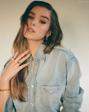 Hailee Steinfeld OnlyFans Leaked Free Thumbnail Picture - #kKPzHqNe3F