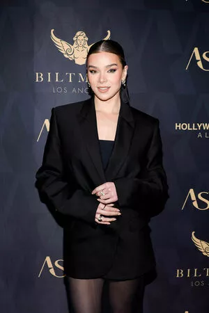 Hailee Steinfeld OnlyFans Leaked Free Thumbnail Picture - #kbpqealXhv