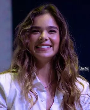 Hailee Steinfeld OnlyFans Leaked Free Thumbnail Picture - #kk1EAv9xTr