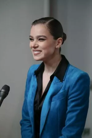 Hailee Steinfeld OnlyFans Leaked Free Thumbnail Picture - #kmKRtKv7n5