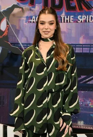 Hailee Steinfeld OnlyFans Leaked Free Thumbnail Picture - #kr1PddNBs8
